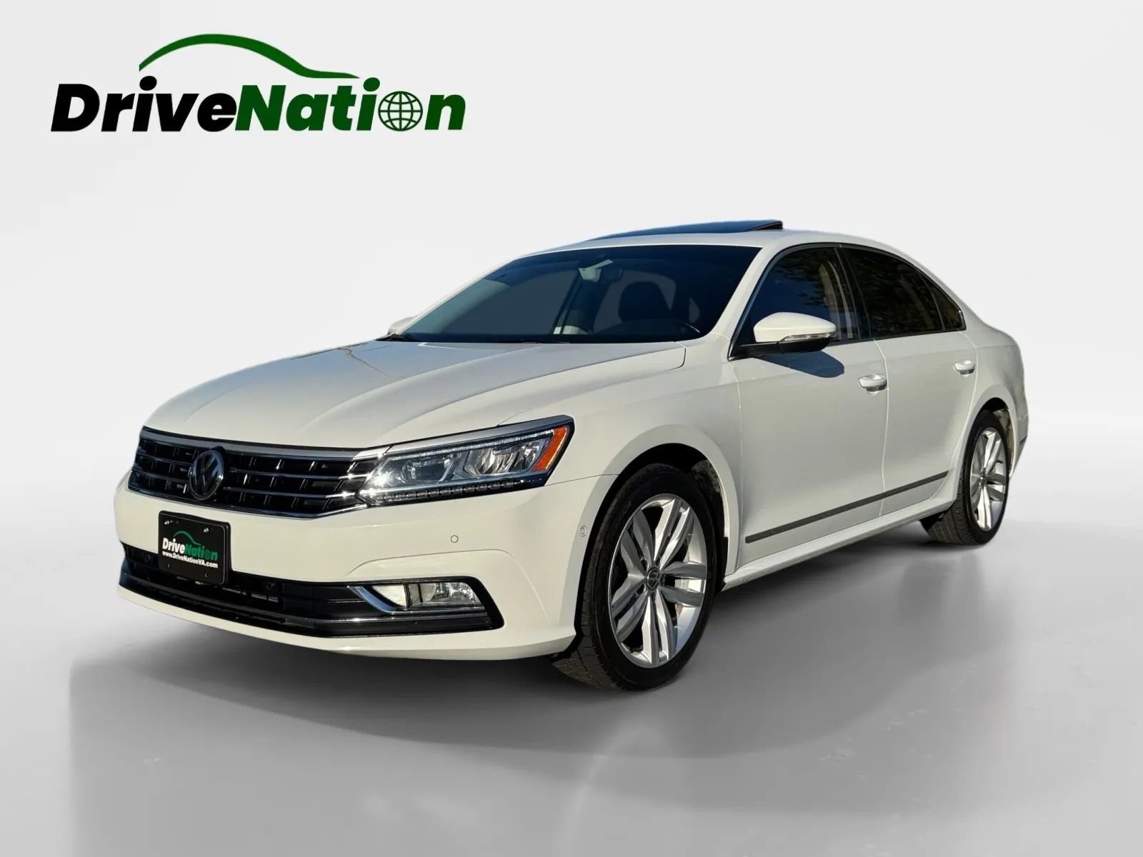 Used 2018 Volkswagen Passat 2.0T SEL Premium image 1
