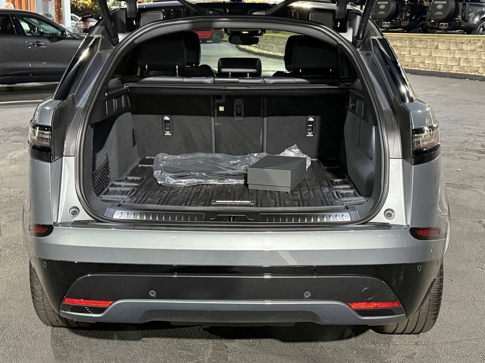 New 2026 Land Rover Range Rover Velar Dynamic SE image 36