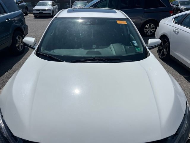 Used 2018 Honda Civic Touring image 4