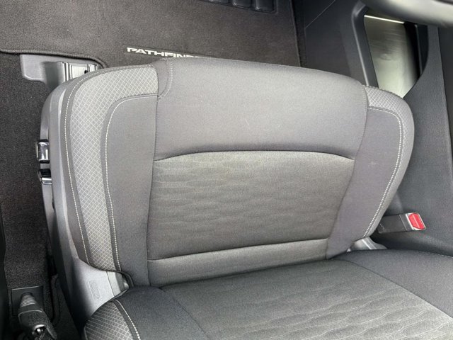 Used 2026 Nissan Pathfinder SV FWD image 9
