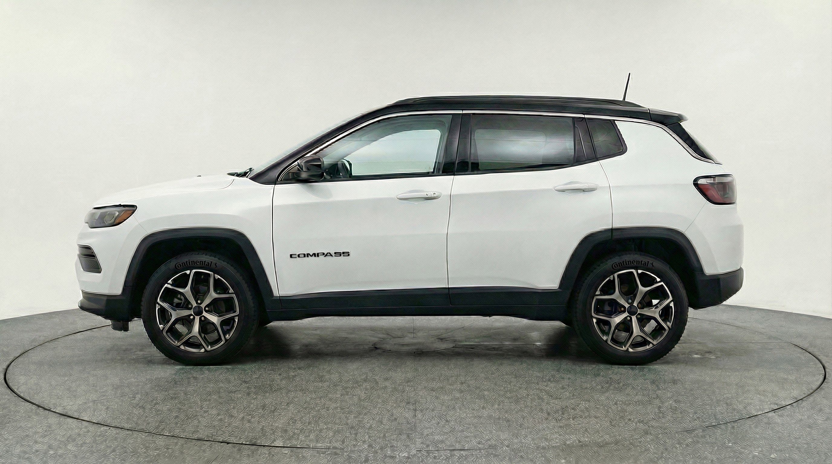 Used 2025 Jeep Compass Limited image 5