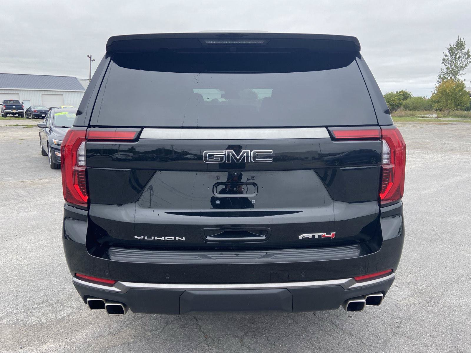 Used 2026 GMC Yukon AT4 w/ LPO, Floor Liner Package AWD/4WD image 9