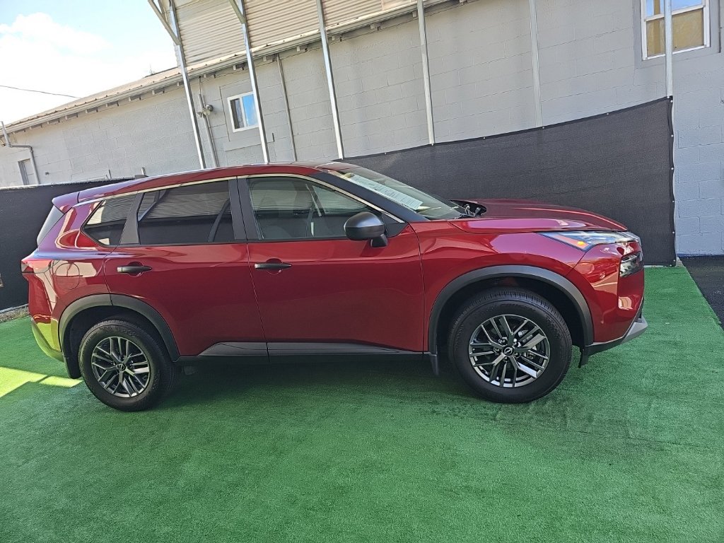 Used 2023 Nissan Rogue S AWD/4WD image 2