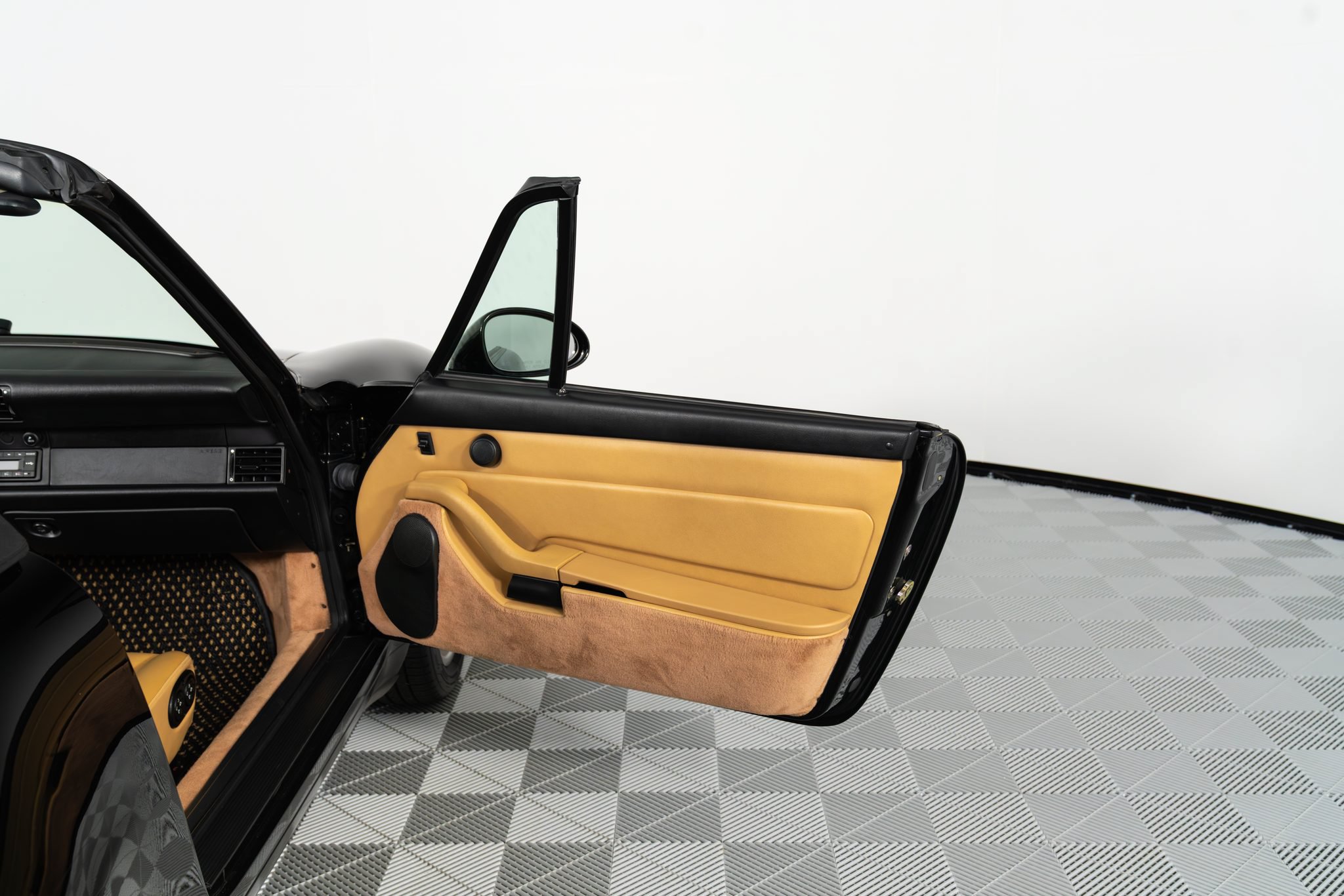 Used 1996 Porsche 911 Carrera RWD image 29