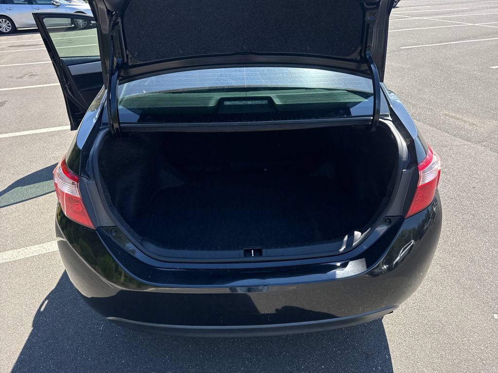 Used 2017 Toyota Corolla L FWD image 32