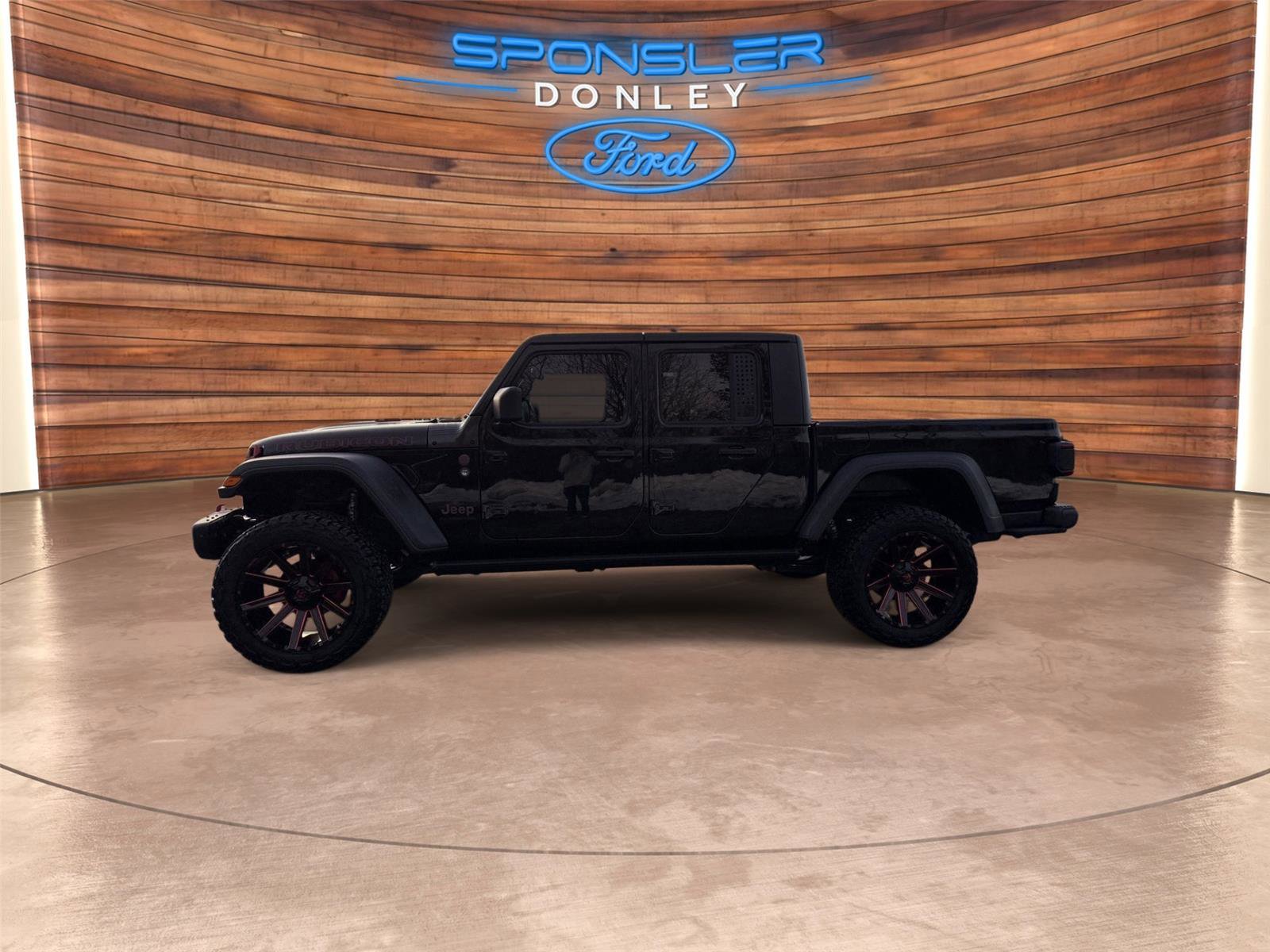 Used 2020 Jeep Gladiator Rubicon image 2