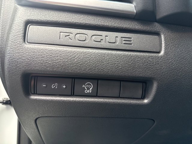 Used 2023 Nissan Rogue S image 17