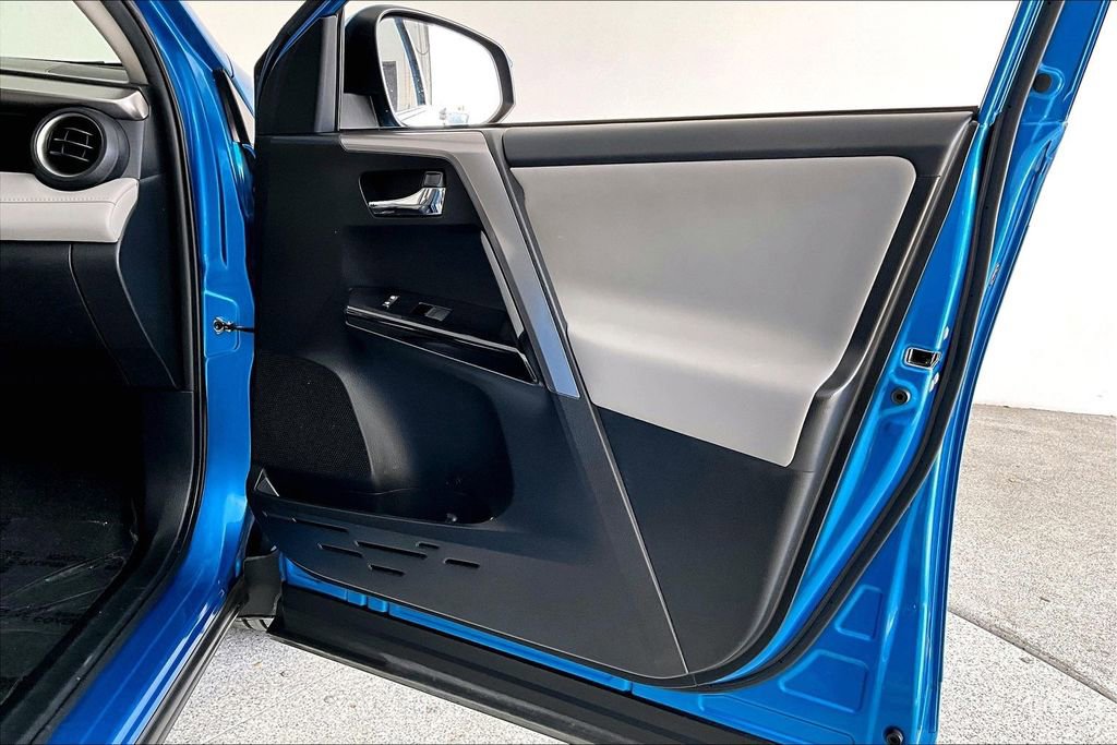 Used 2017 Toyota RAV4 Limited image 23