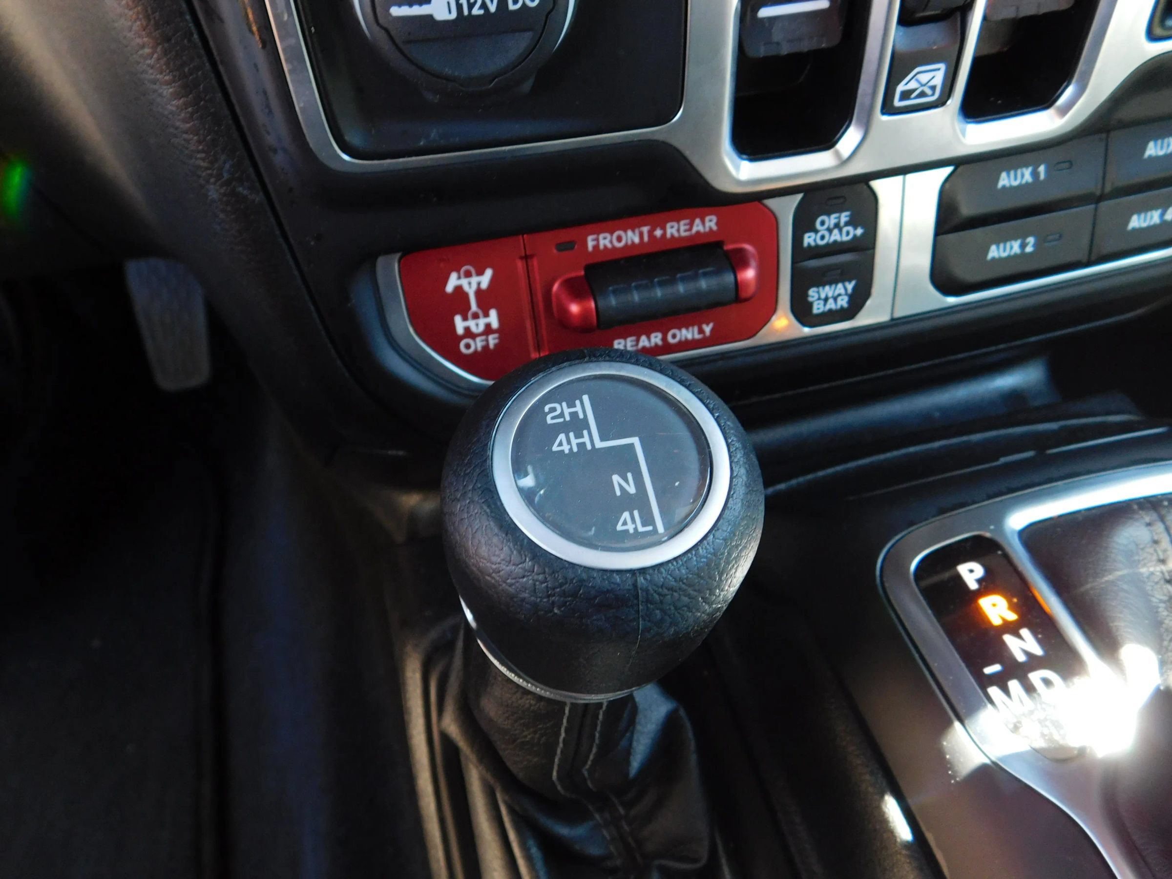 Used 2025 Jeep Wrangler Unlimited Rubicon AWD/4WD image 24
