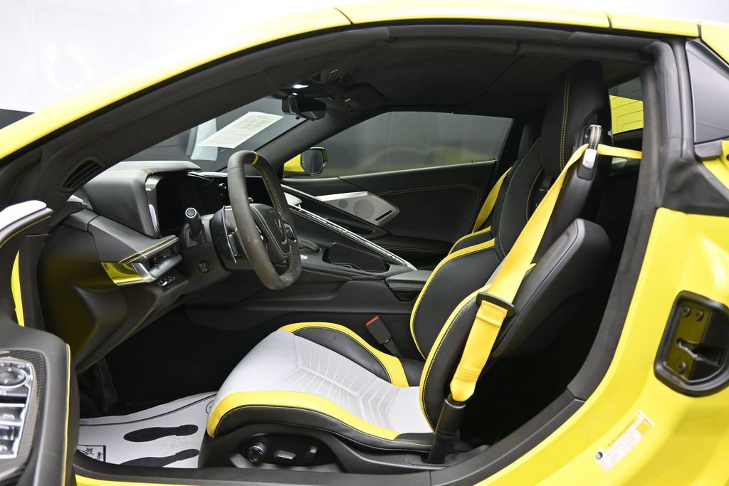 Used 2021 Chevrolet Corvette Stingray Premium Conv w/ Z51 Performance Package RWD image 9