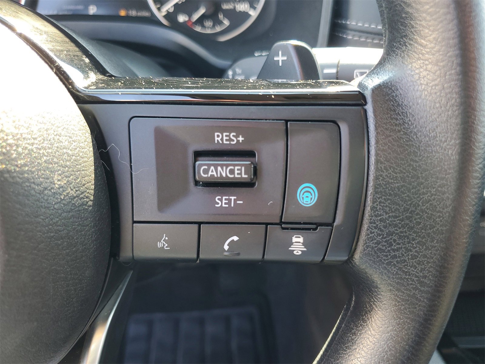 Used 2023 Nissan Rogue SV image 12