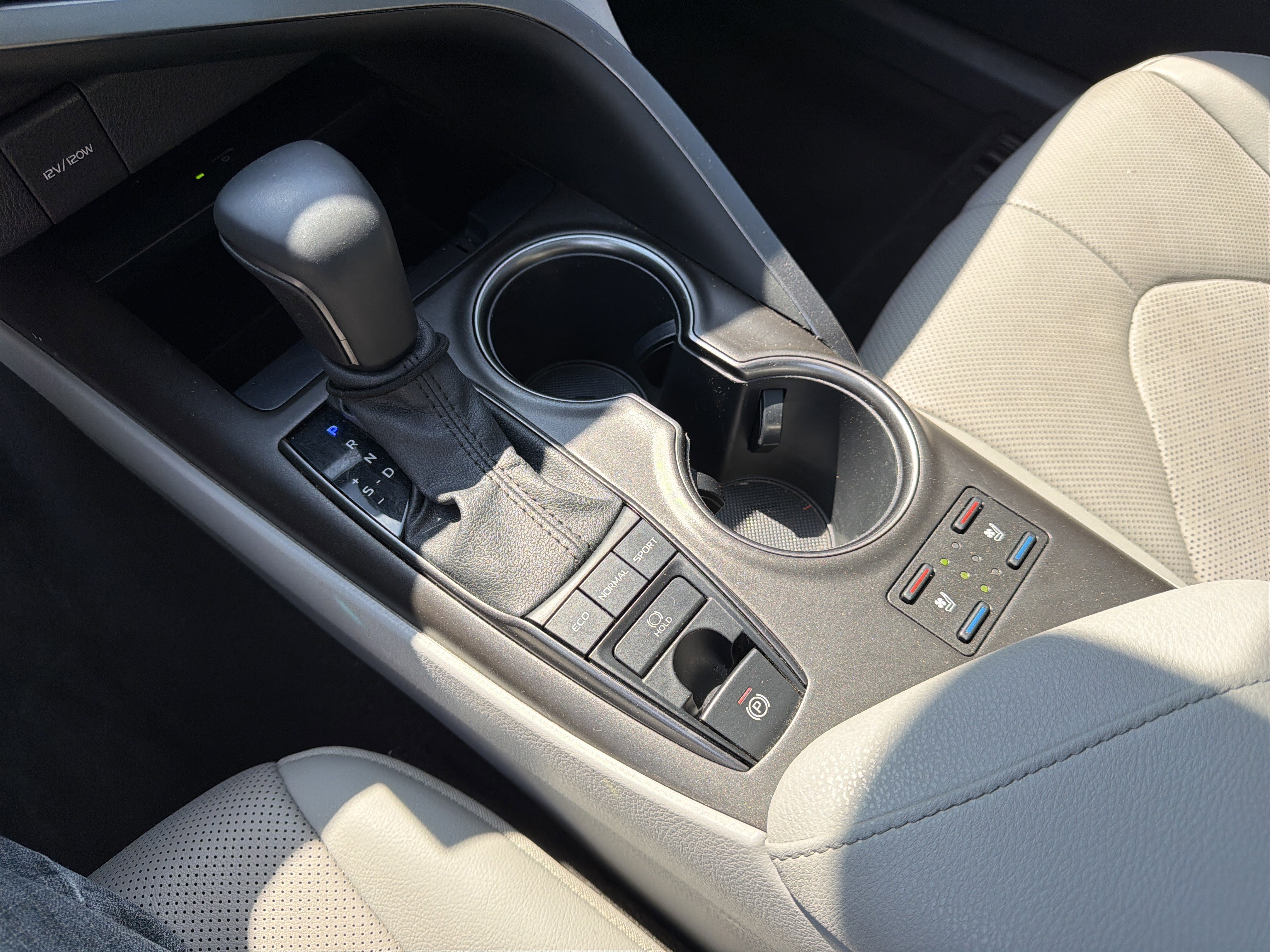 Used 2022 Toyota Camry XSE w/ Navigation Package image 28