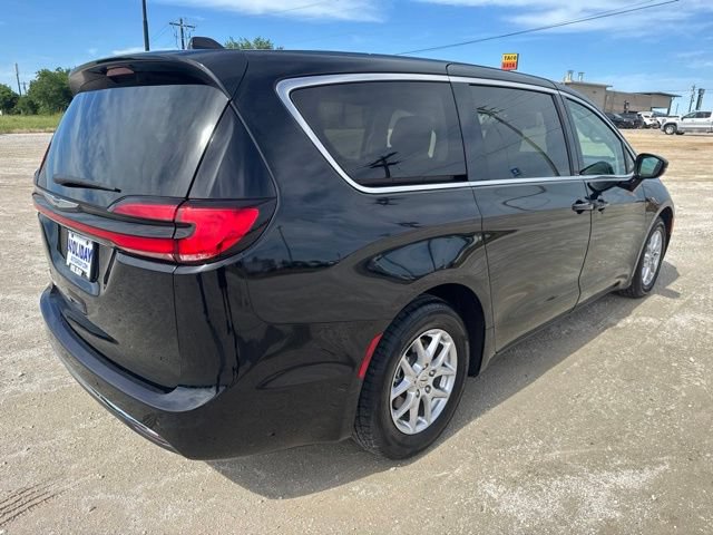 Used 2024 Chrysler Pacifica Touring-L FWD image 7