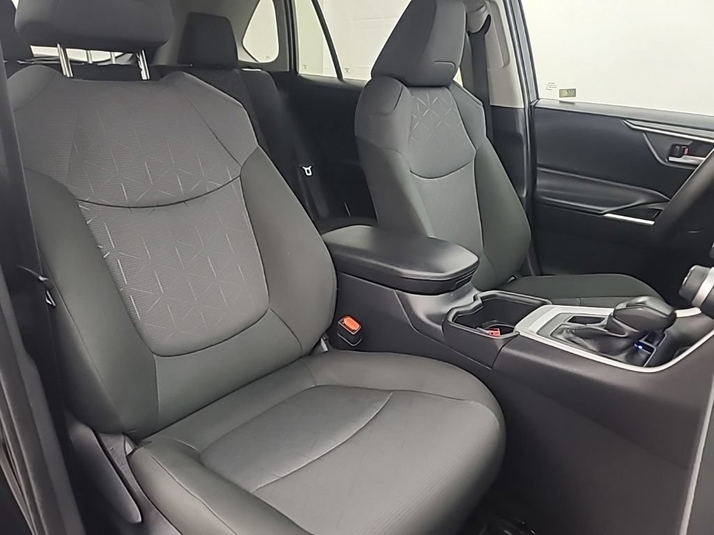 Used 2025 Toyota RAV4 XLE AWD/4WD image 16