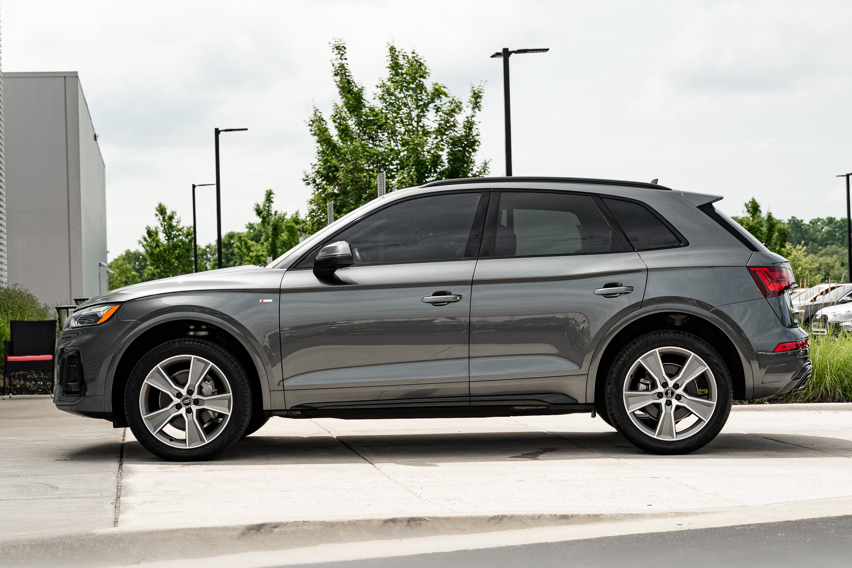 Certified 2025 Audi Q5 2.0T Premium w/ Convenience Plus Package AWD/4WD image 6