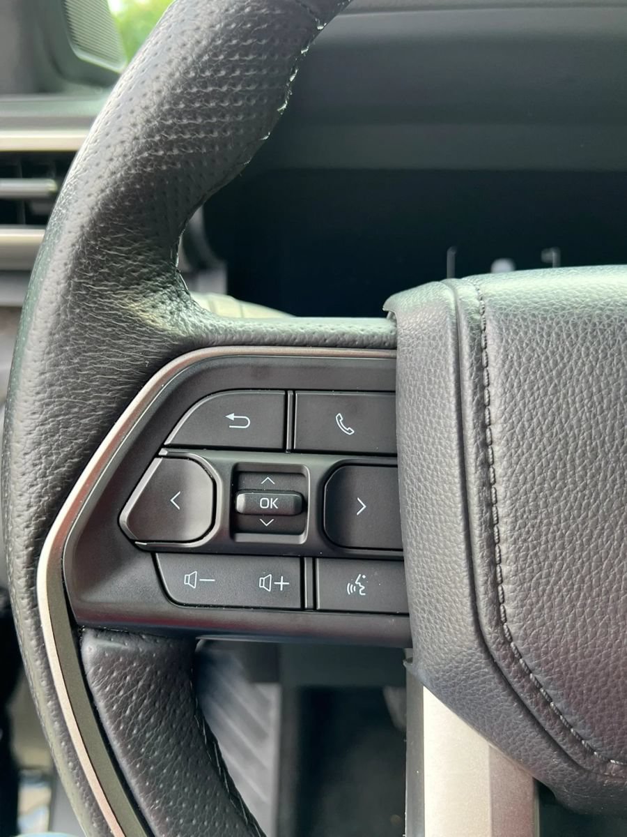 Used 2025 Toyota Tacoma Limited AWD/4WD image 13