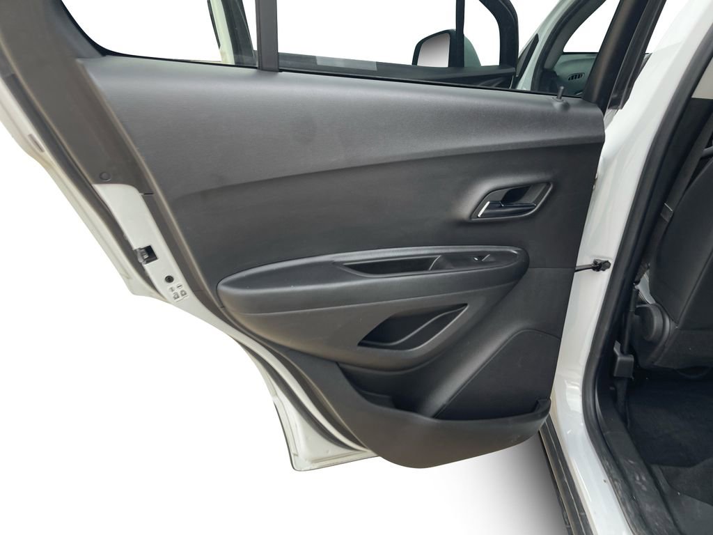 Used 2022 Chevrolet Trax LT w/ LT Convenience Package image 22