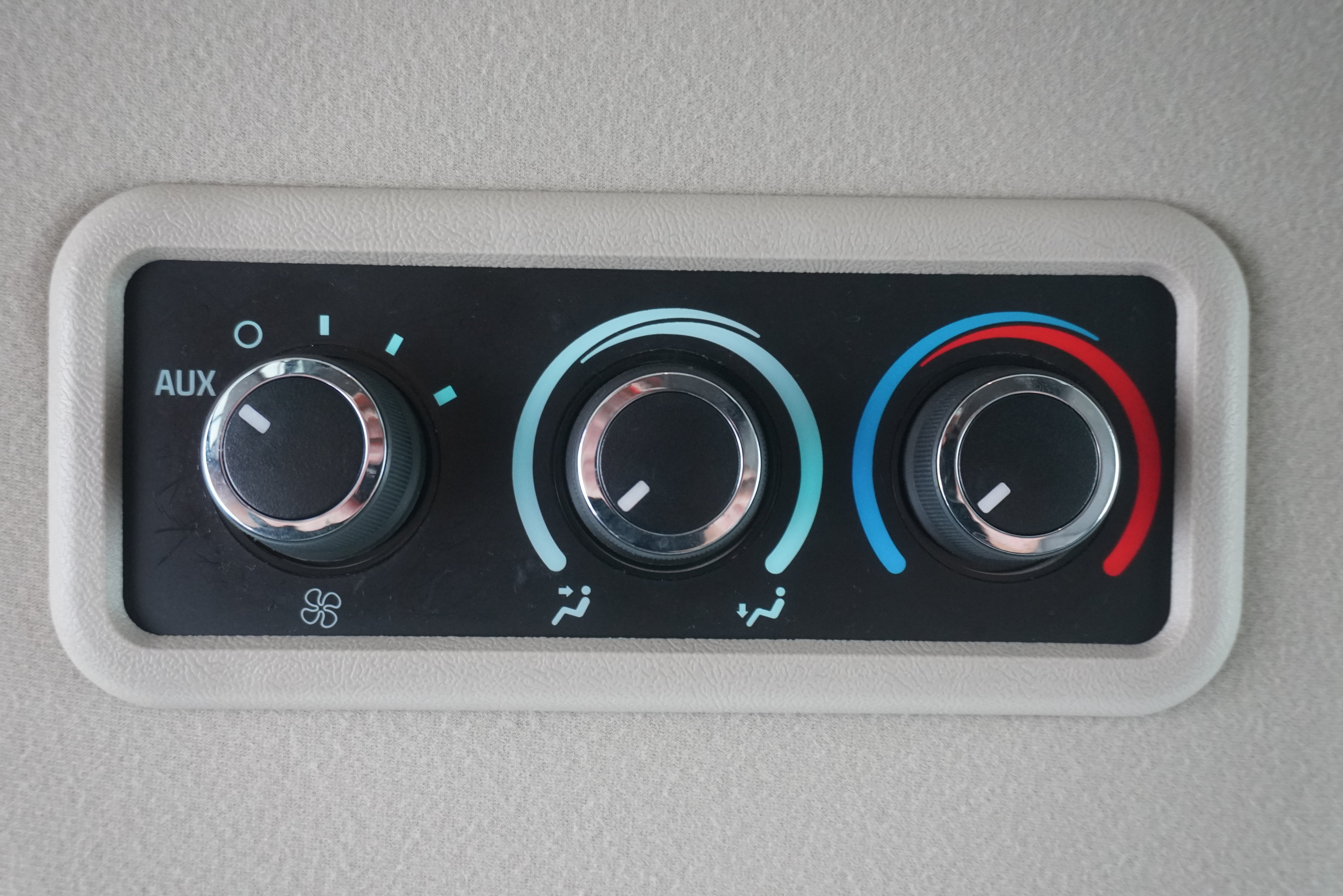 Used 2017 Chevrolet Express 2500 LT w/ LT Preferred Equipment Group RWD image 16