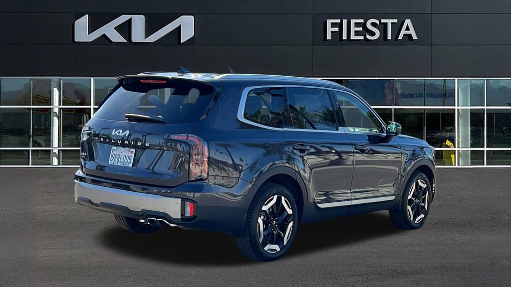 Used 2025 Kia Telluride EX w/ EX Captain's Chair Package image 4