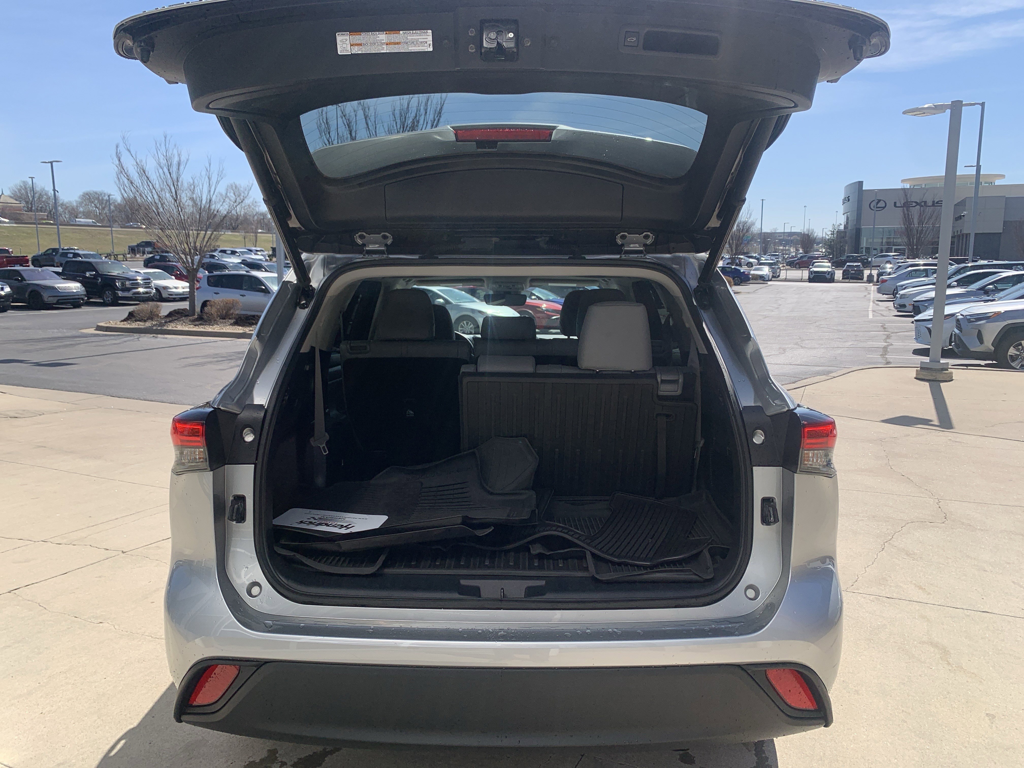 Used 2022 Toyota Highlander XLE image 30