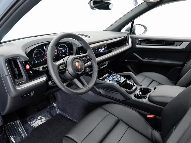 Certified 2025 Porsche Cayenne image 4