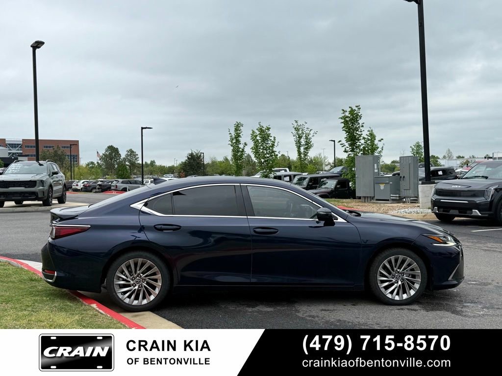 Used 2023 Lexus ES 300h w/ Accessory Package (Z2) FWD image 8