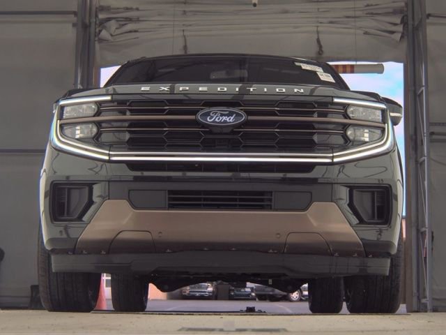 Used 2025 Ford Expedition Max King Ranch AWD/4WD image 2
