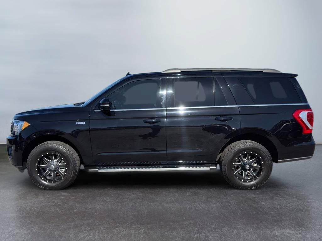 Used 2020 Ford Expedition XLT w/ Equipment Group 202A AWD/4WD image 2