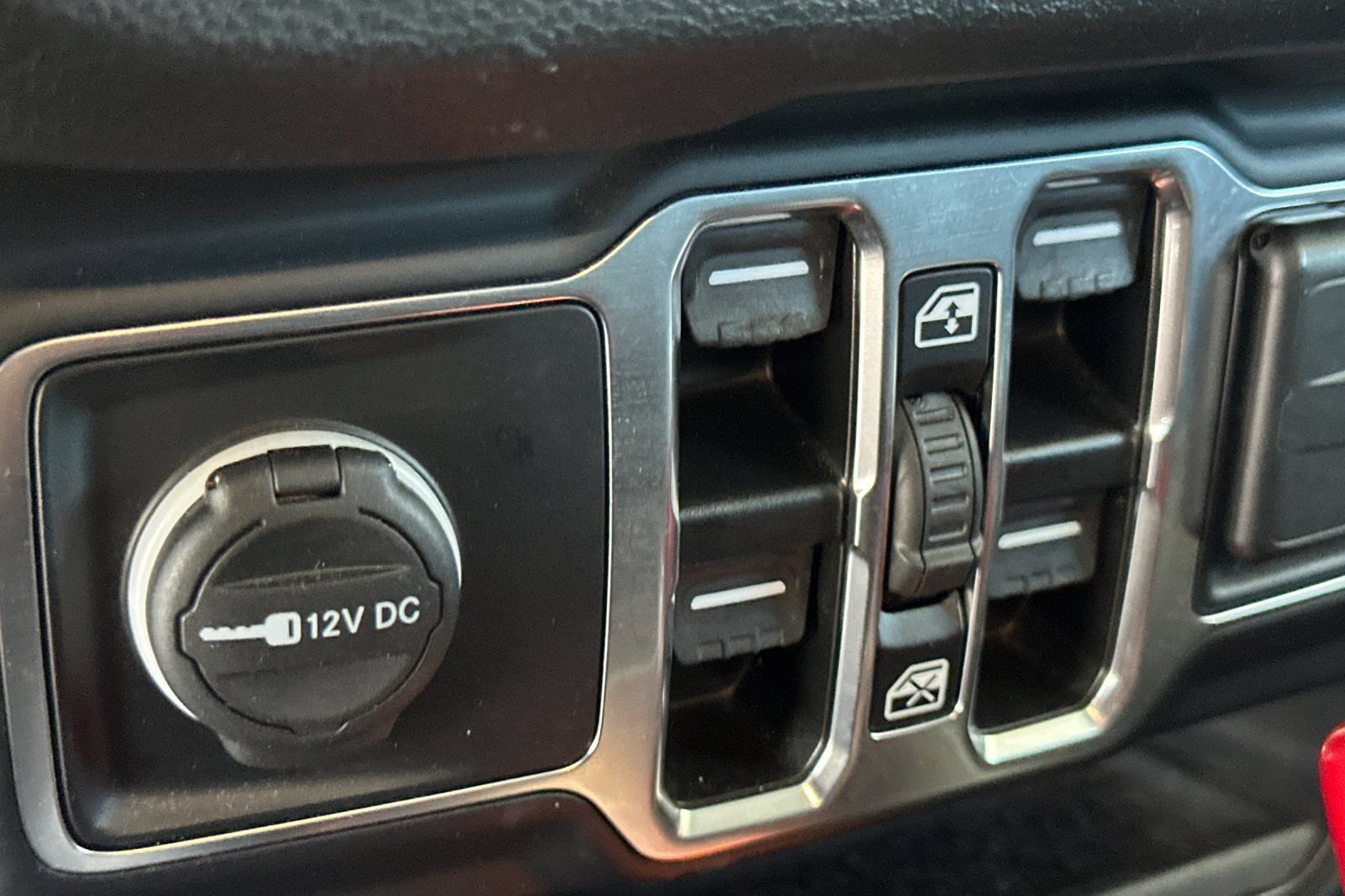 Used 2024 Jeep Wrangler Unlimited AWD/4WD image 18