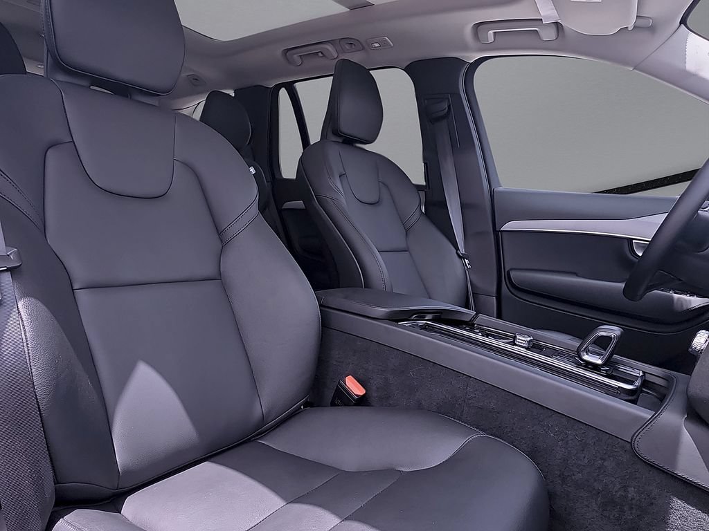Certified 2025 Volvo XC90 B5 Core AWD/4WD image 18