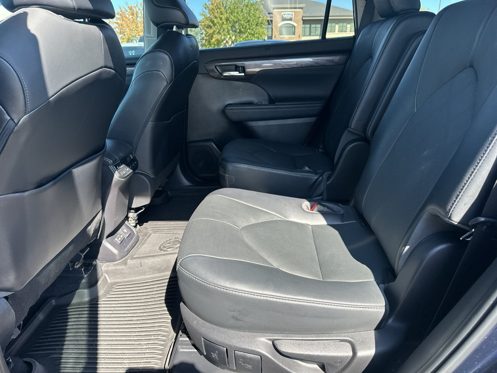 Used 2022 Toyota Highlander Platinum AWD/4WD image 17
