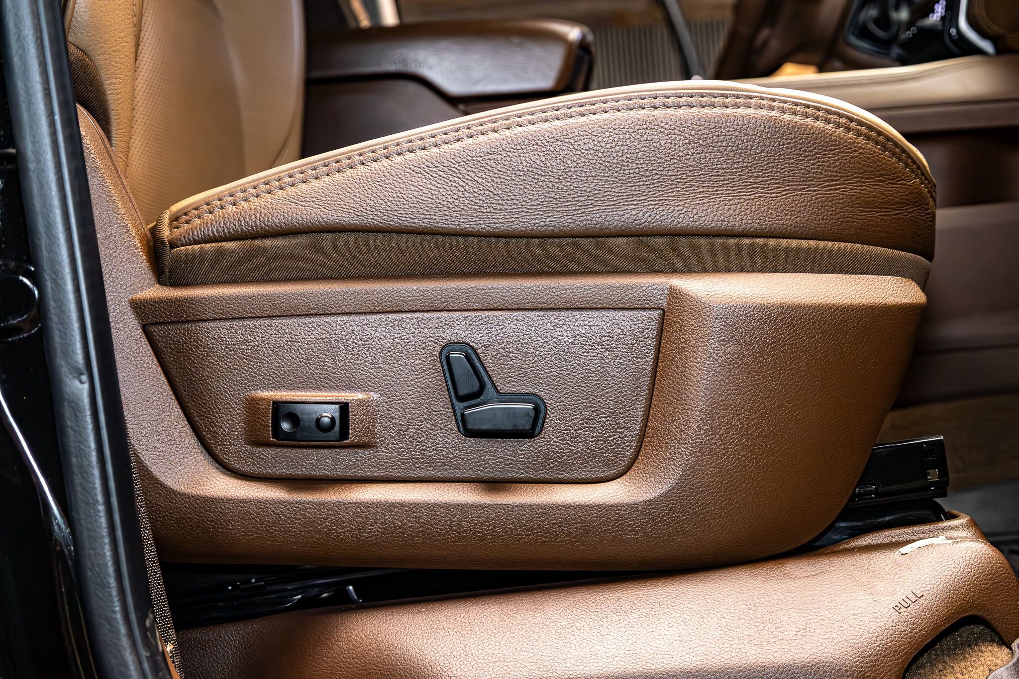 Used 2024 RAM 3500 Limited w/ Towing Technology Group image 25