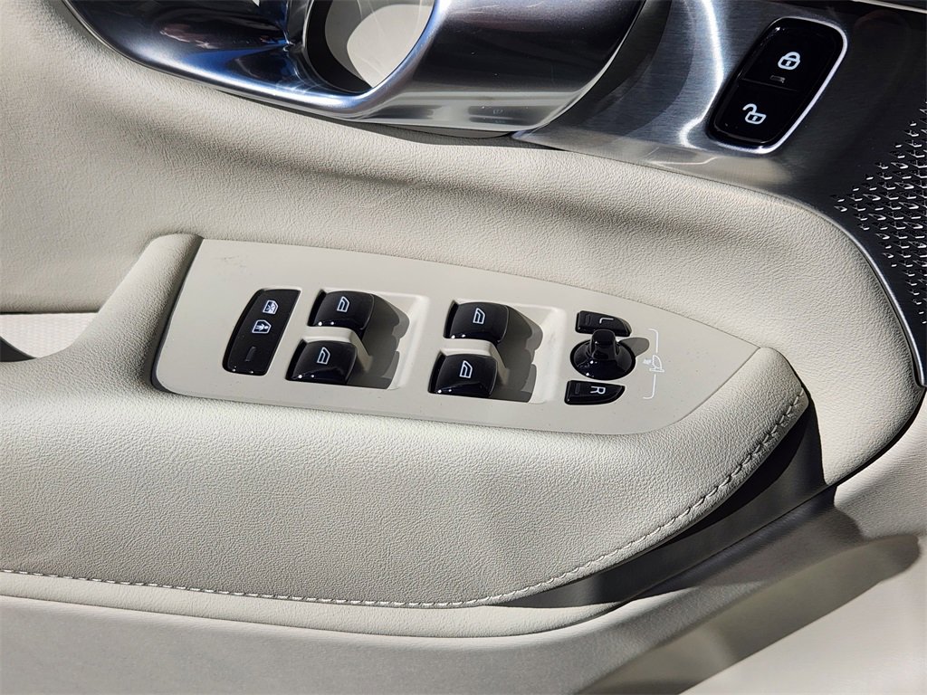 New 2026 Volvo XC90 B6 Ultra w/ Lounge Package image 4