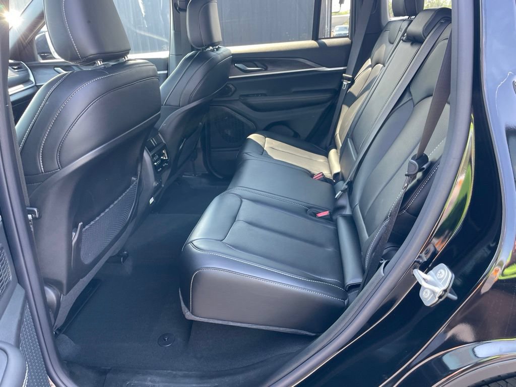 New 2026 Jeep Grand Cherokee Limited w/ Luxury Tech Group II RWD image 18