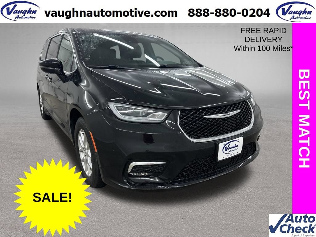 Used 2025 Chrysler Pacifica Select FWD image 1