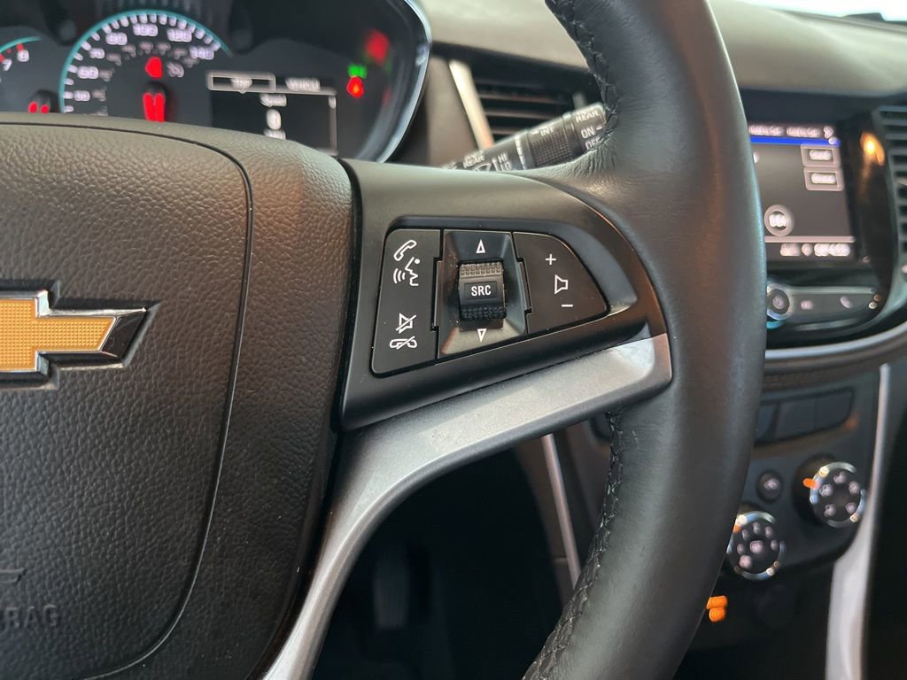 Used 2022 Chevrolet Trax LT w/ LT Convenience Package image 7