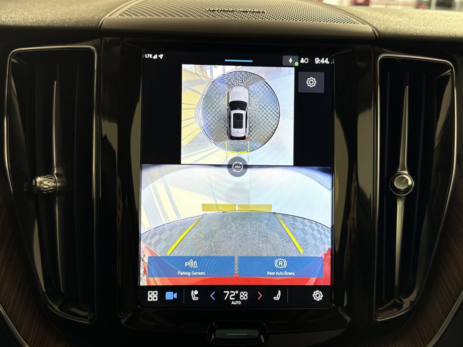 Used 2024 Volvo XC60 B5 Plus w/ Climate Package image 19