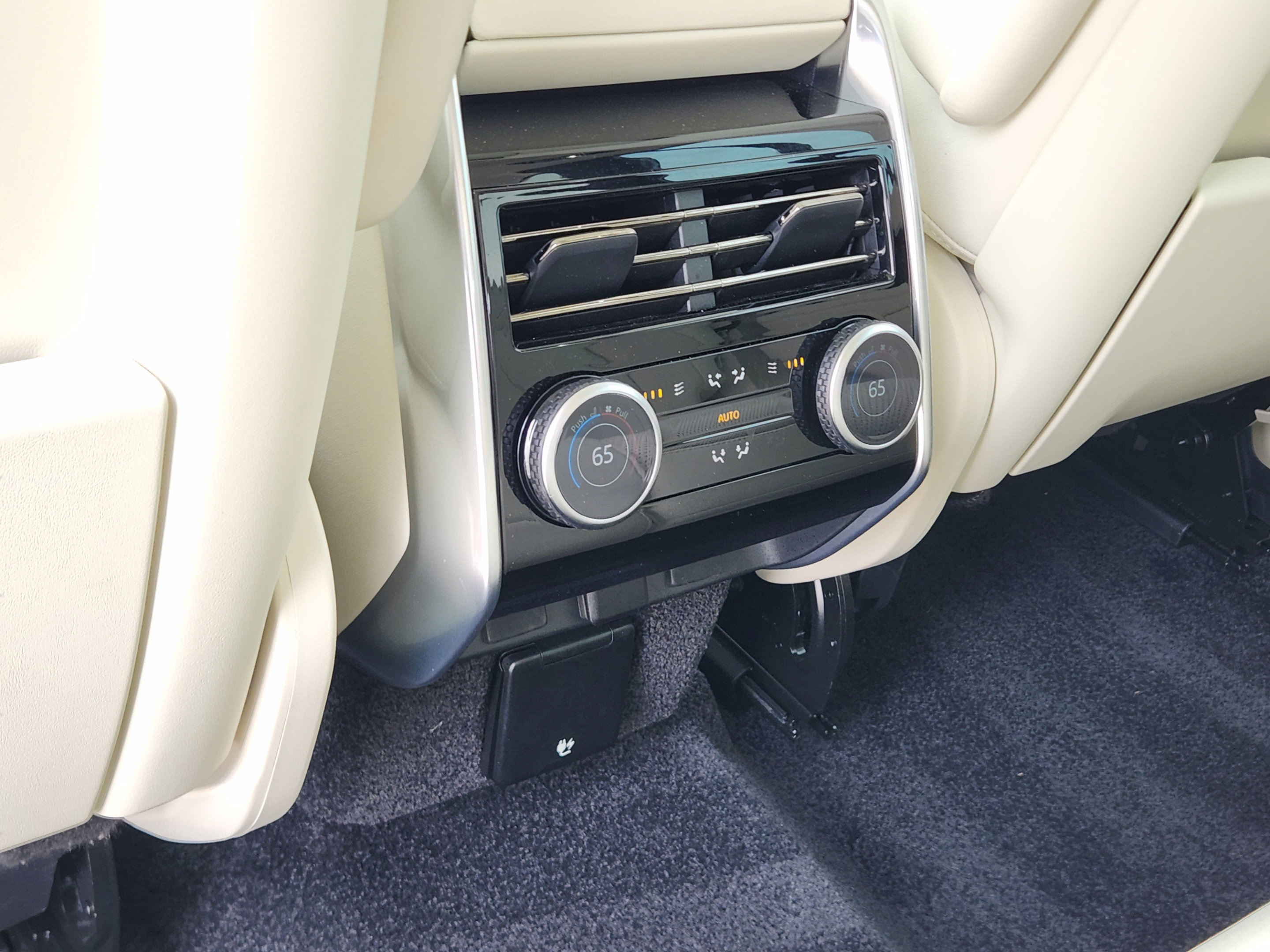 Certified 2025 Land Rover Range Rover SE AWD/4WD image 26