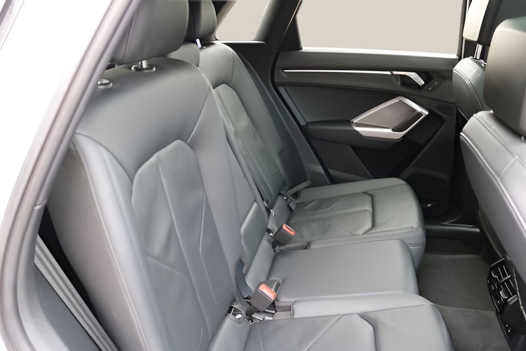 Used 2025 Audi Q3 2.0T Premium image 17