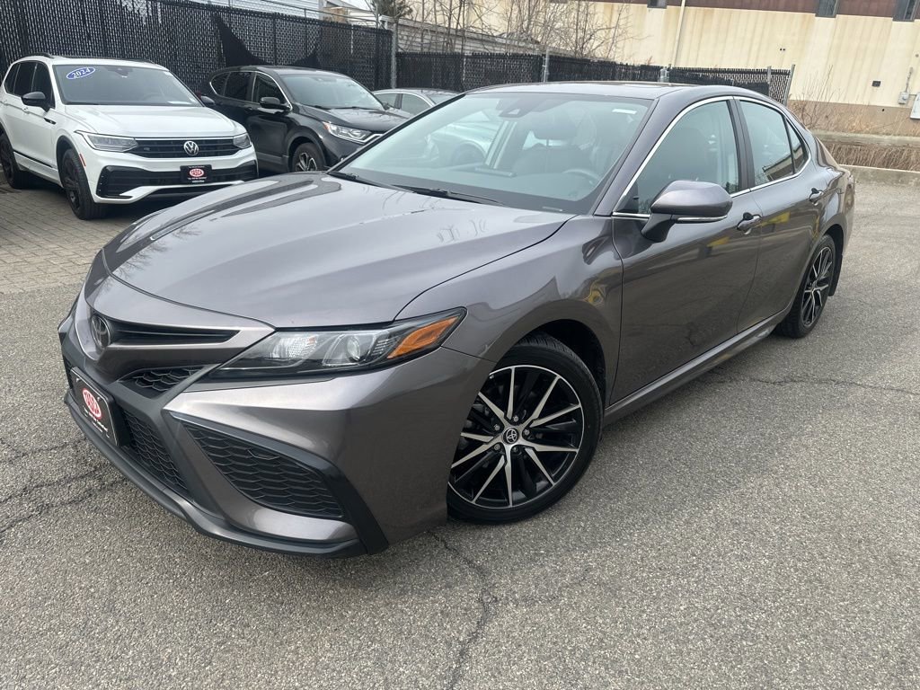 Used 2023 Toyota Camry SE w/ Cold Weather Package