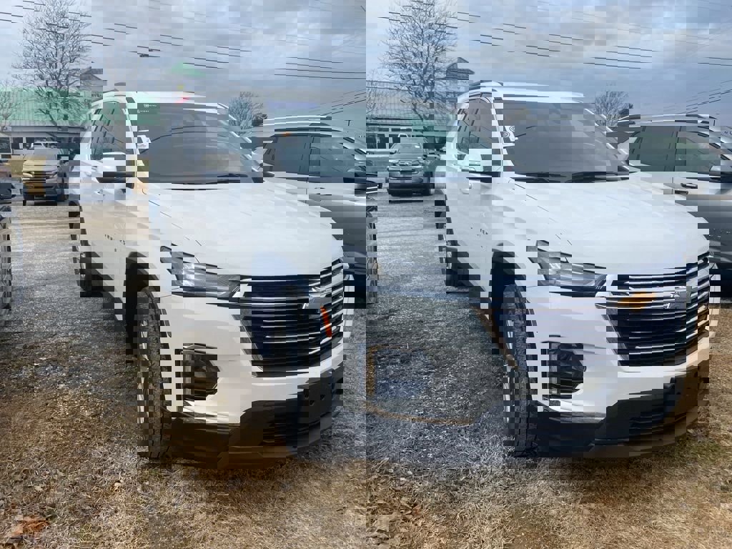 Used 2023 Chevrolet Traverse LT image 1