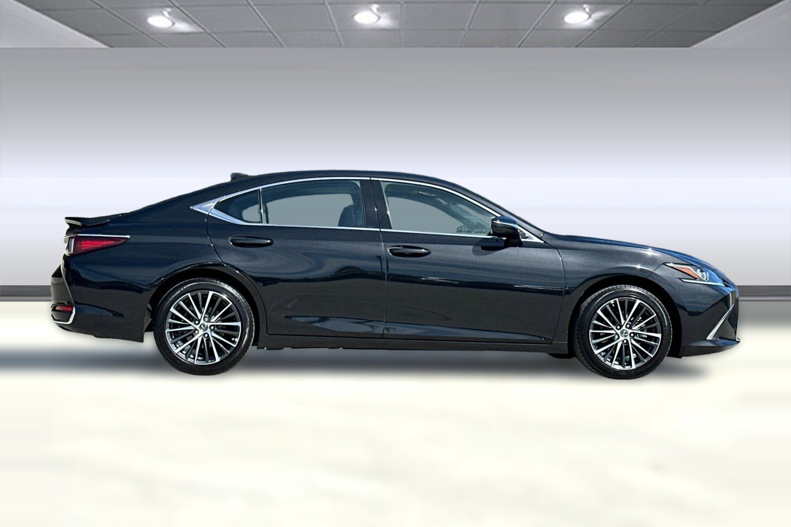 Used 2025 Lexus ES 300h w/ Premium Package image 7