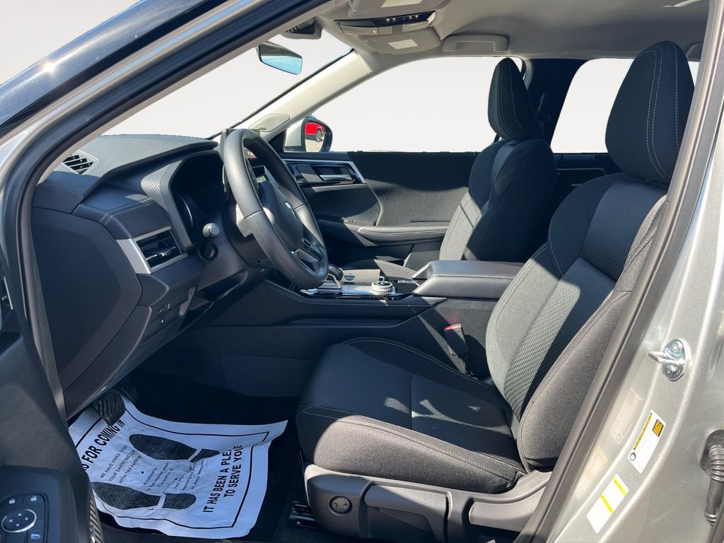 New 2026 Mitsubishi Outlander ES image 9