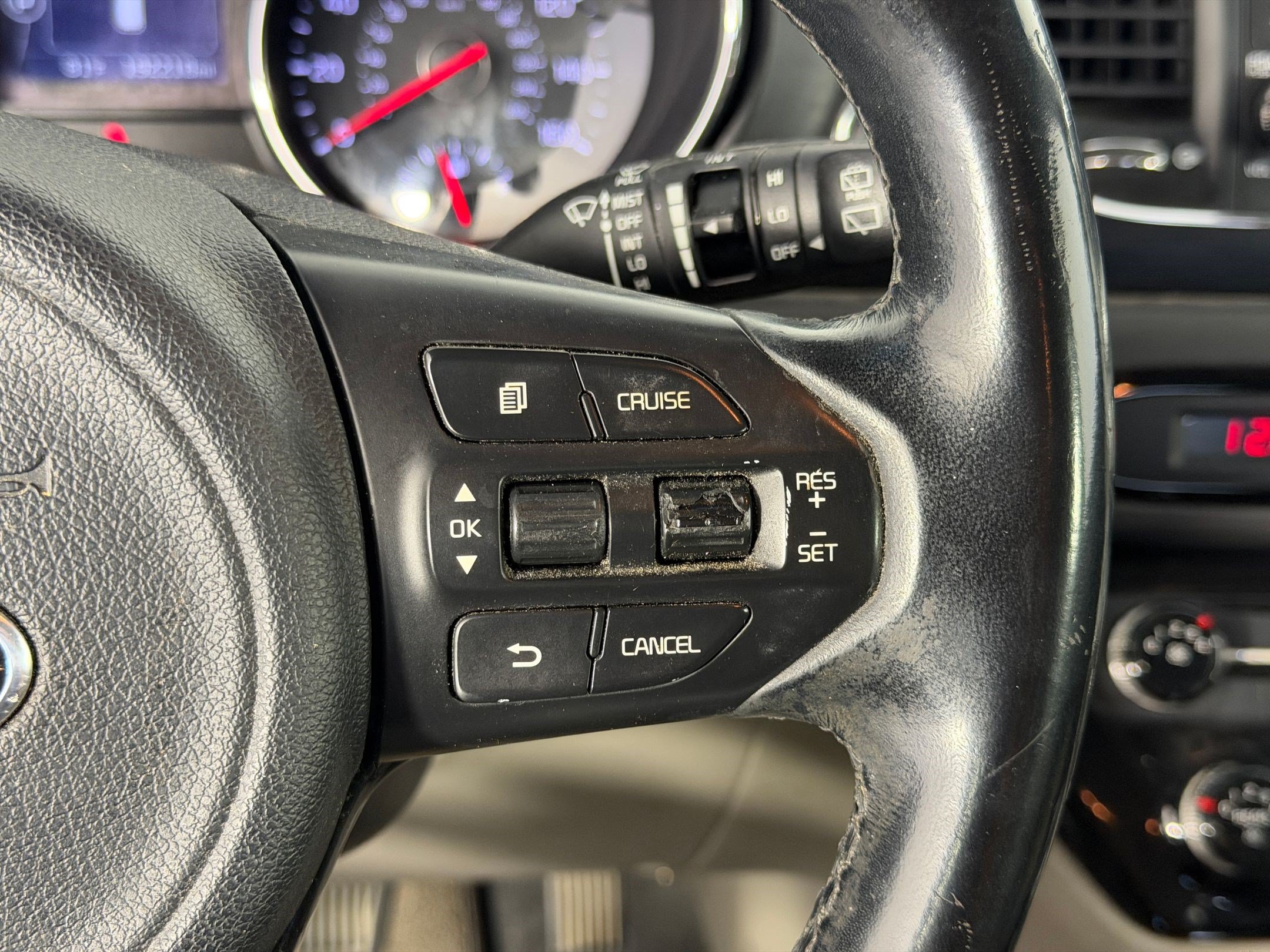 Used 2017 Kia Sedona LX w/ LX Essentials Premium Package FWD image 28