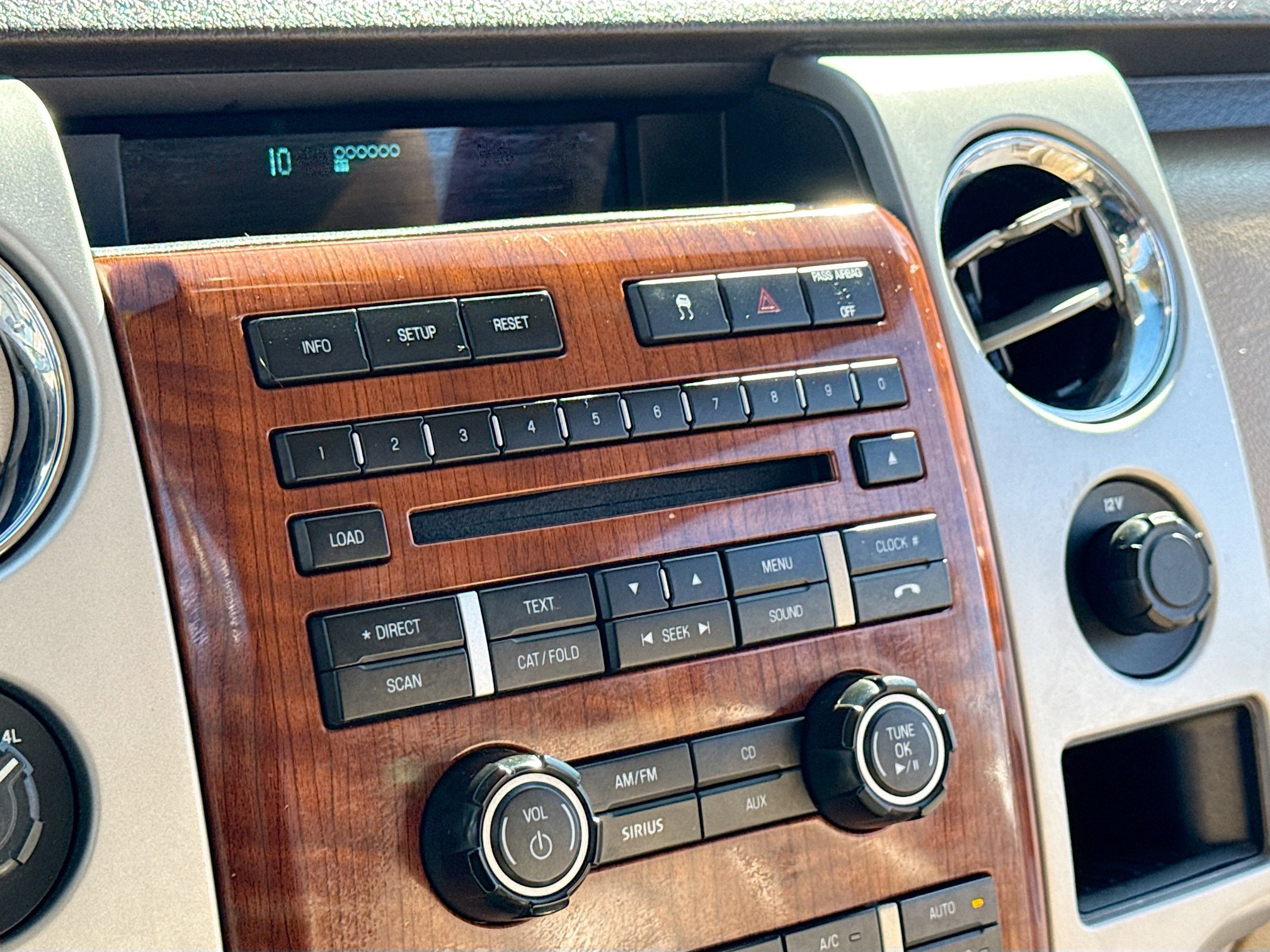 Used 2010 Ford F150 Lariat image 9