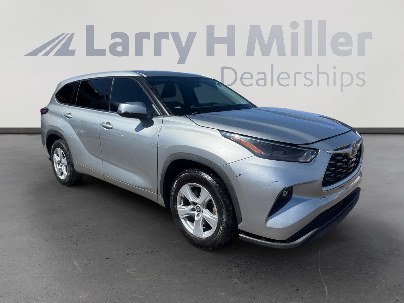 Used 2022 Toyota Highlander LE FWD image 7