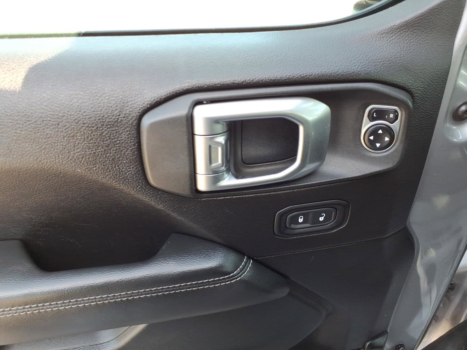 Used 2020 Jeep Gladiator Overland image 10