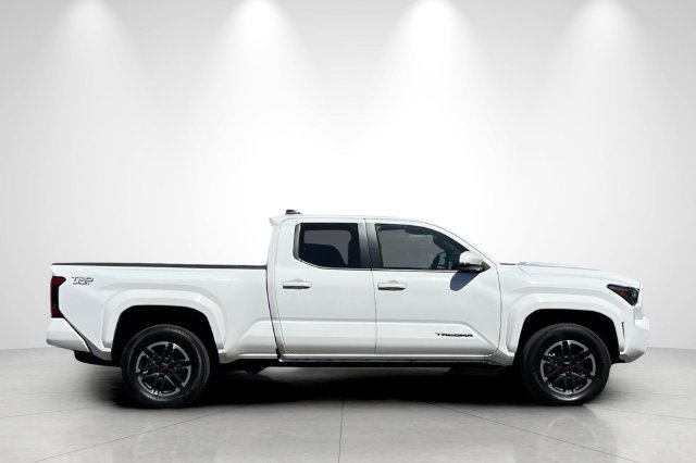 Used 2024 Toyota Tacoma TRD Sport w/ TRD Sport Upgrade Package AWD/4WD image 3