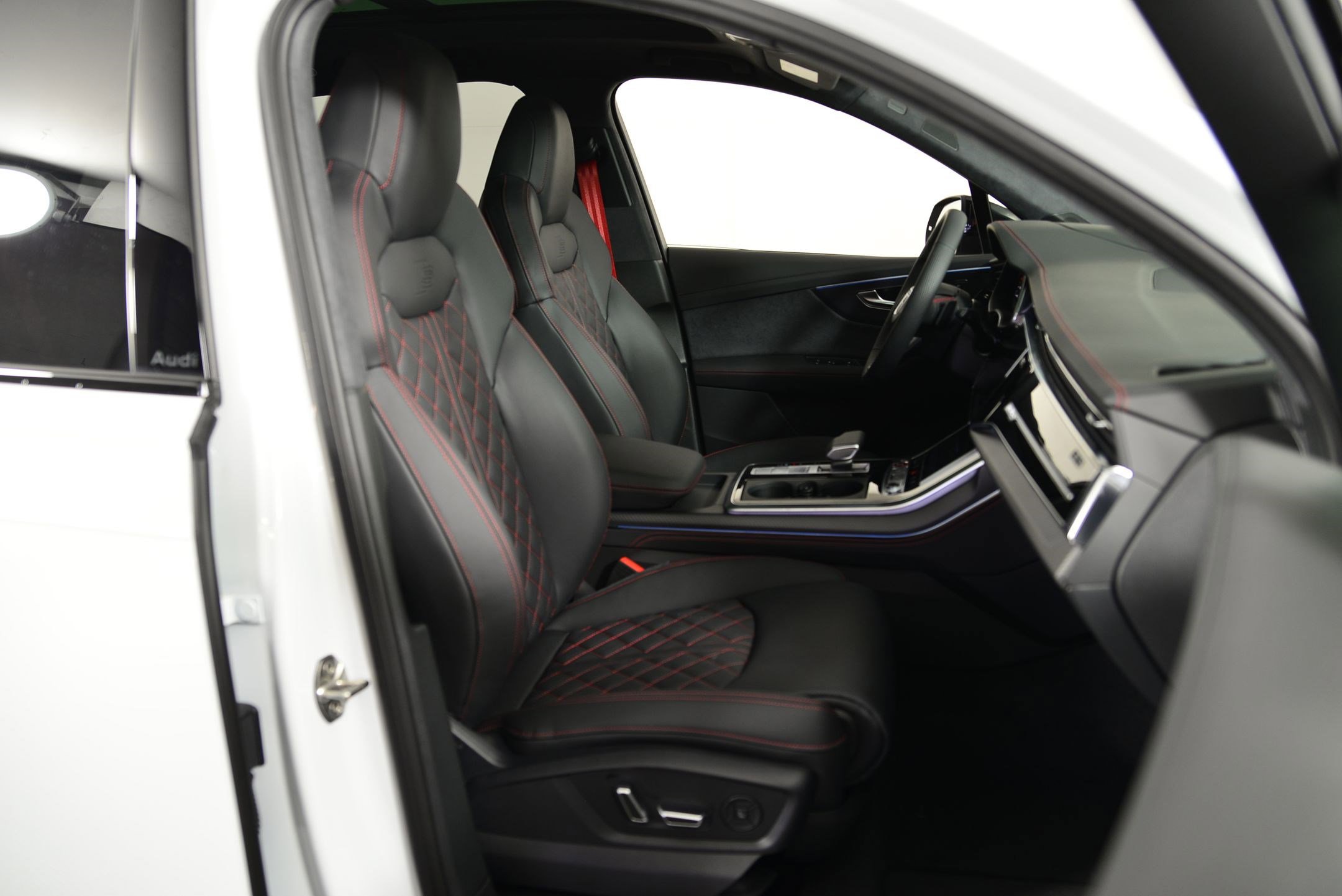 New 2026 Audi SQ7 Prestige AWD/4WD image 15