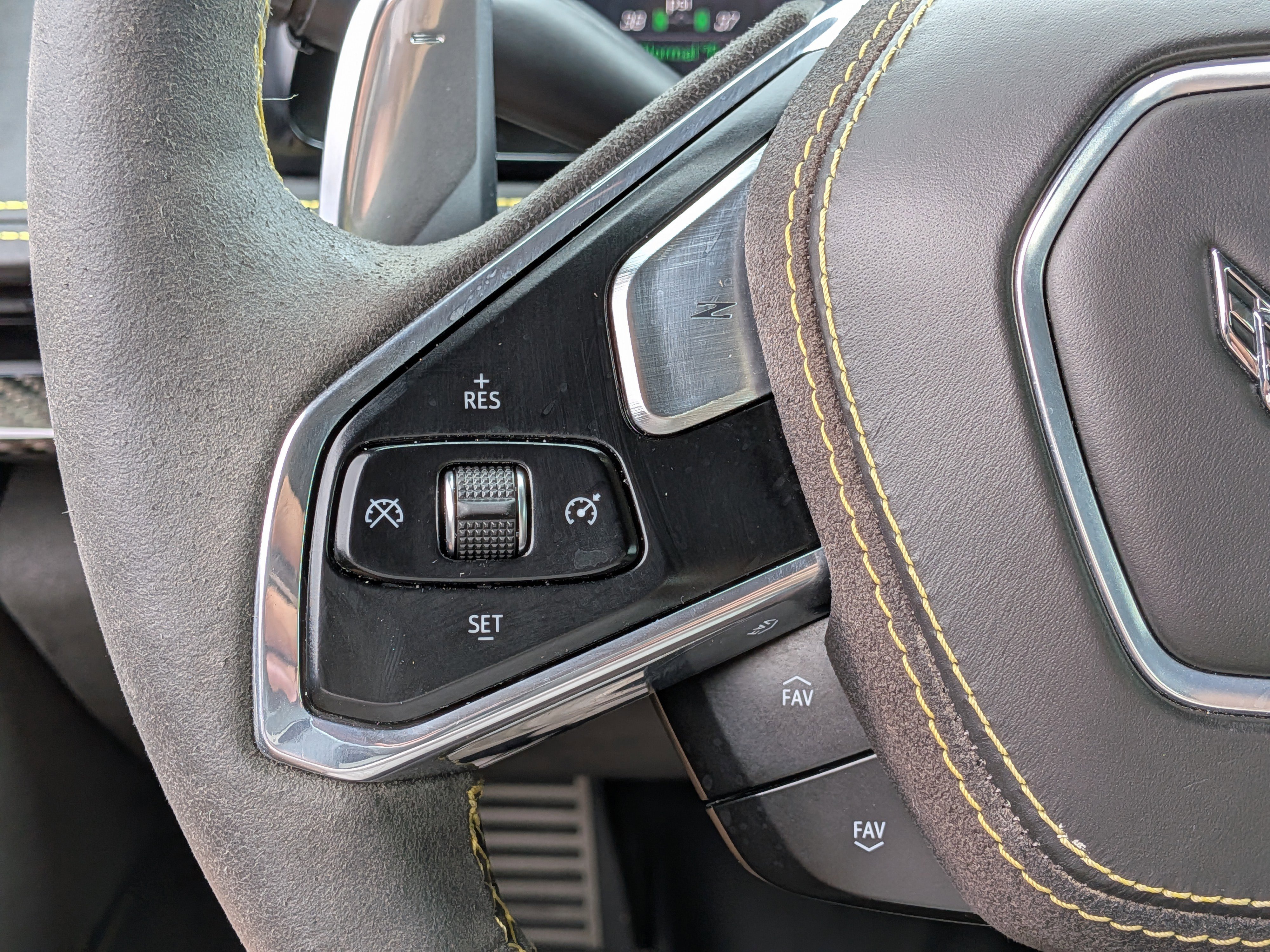 Used 2022 Chevrolet Corvette Stingray Premium Conv w/ Z51 Performance Package RWD image 23
